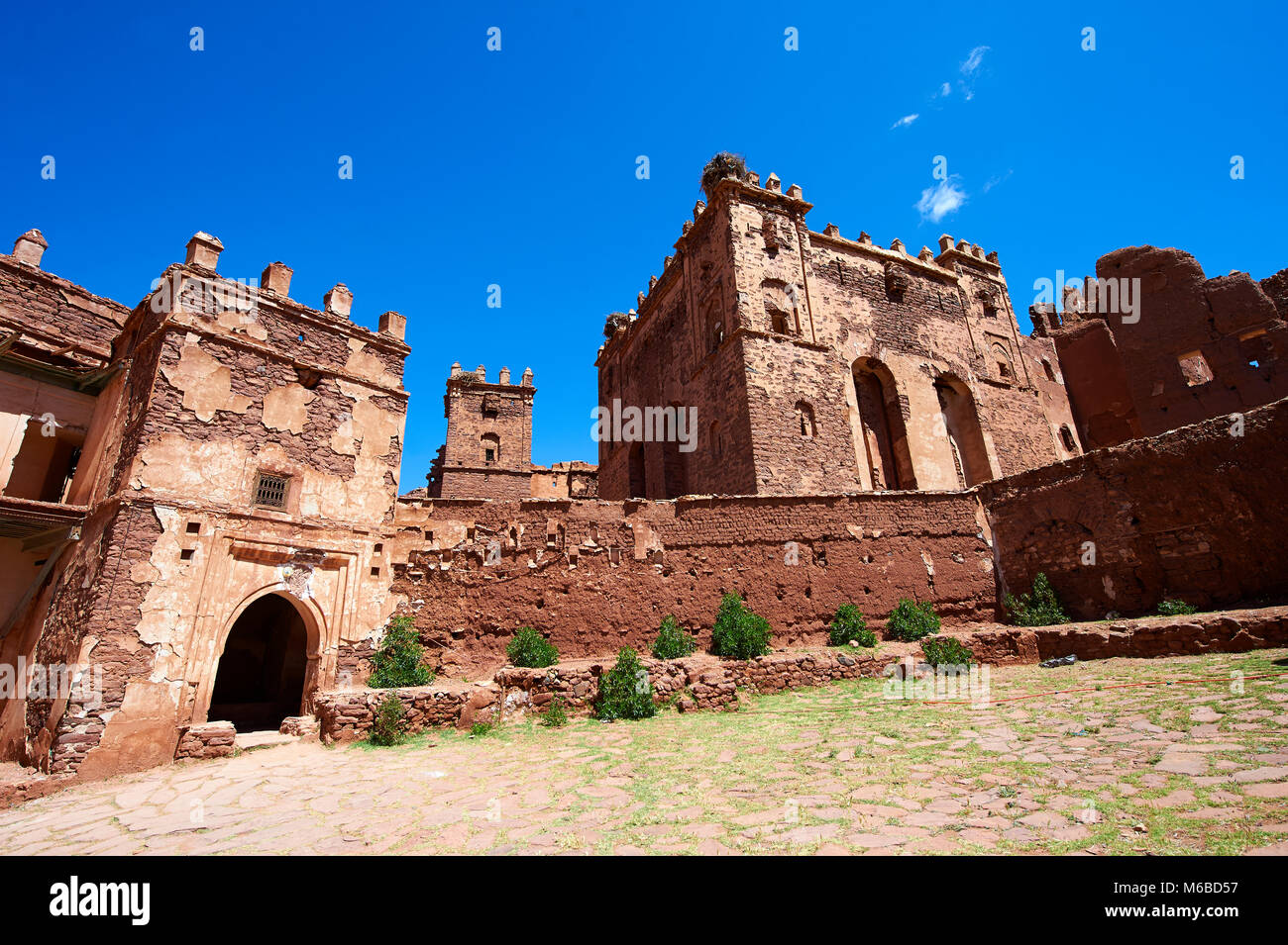 Esterno del mattone di fango Berber Telouet Kasbah, Atlante Marocco Foto Stock