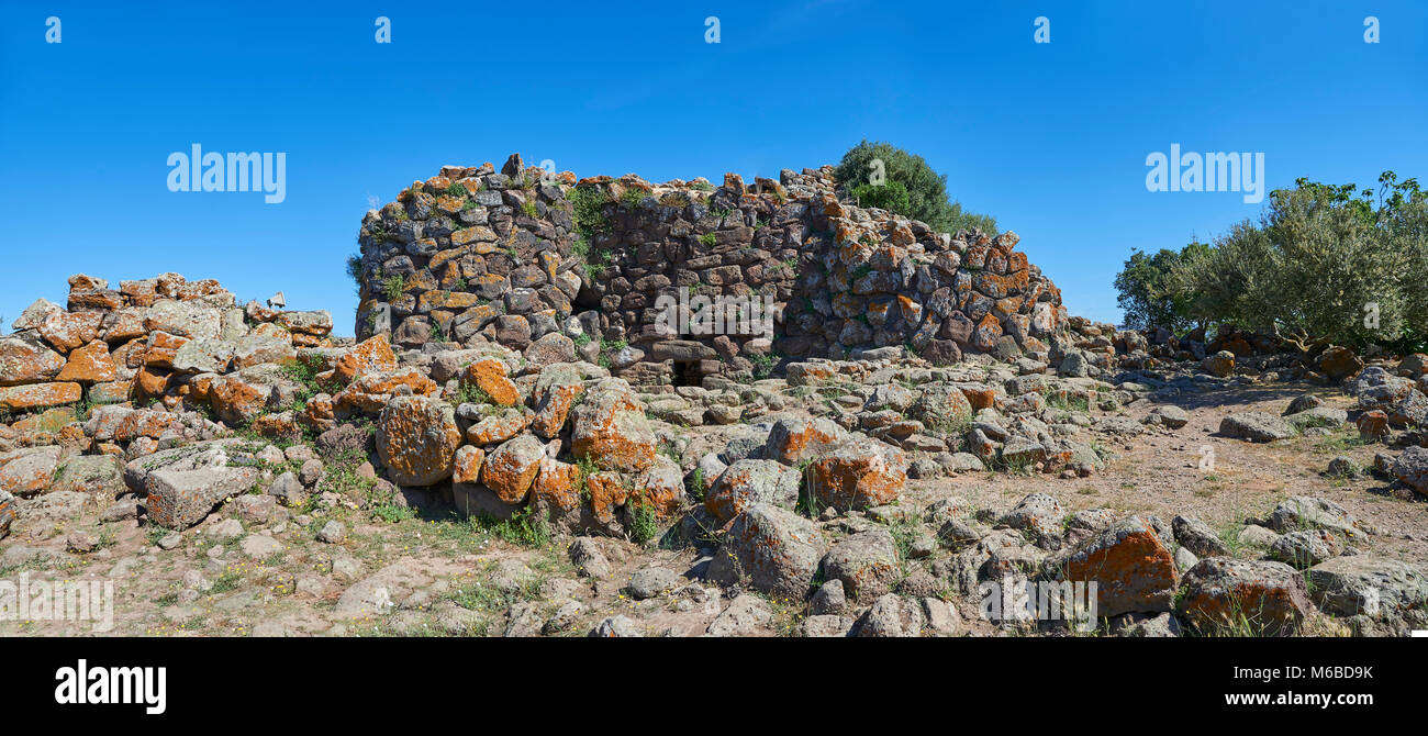 Foto e immagini della preistoria magalith resti del Nuraghe Arrubiu ( Nuraghe rosso), sito archeologico, età del bronzo (14 -9° secolo a.C.). La Razza Foto Stock