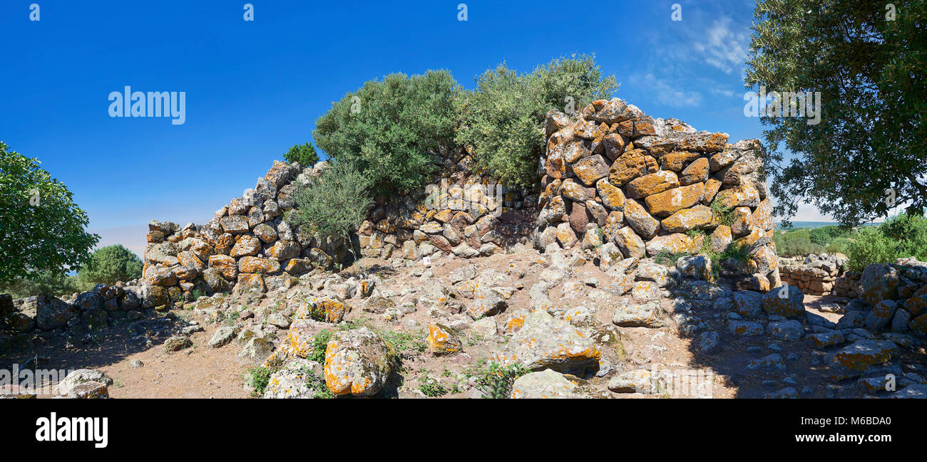 Foto e immagini della preistoria magalith resti del Nuraghe Arrubiu ( Nuraghe rosso), sito archeologico, età del bronzo (14 -9° secolo a.C.). La Razza Foto Stock