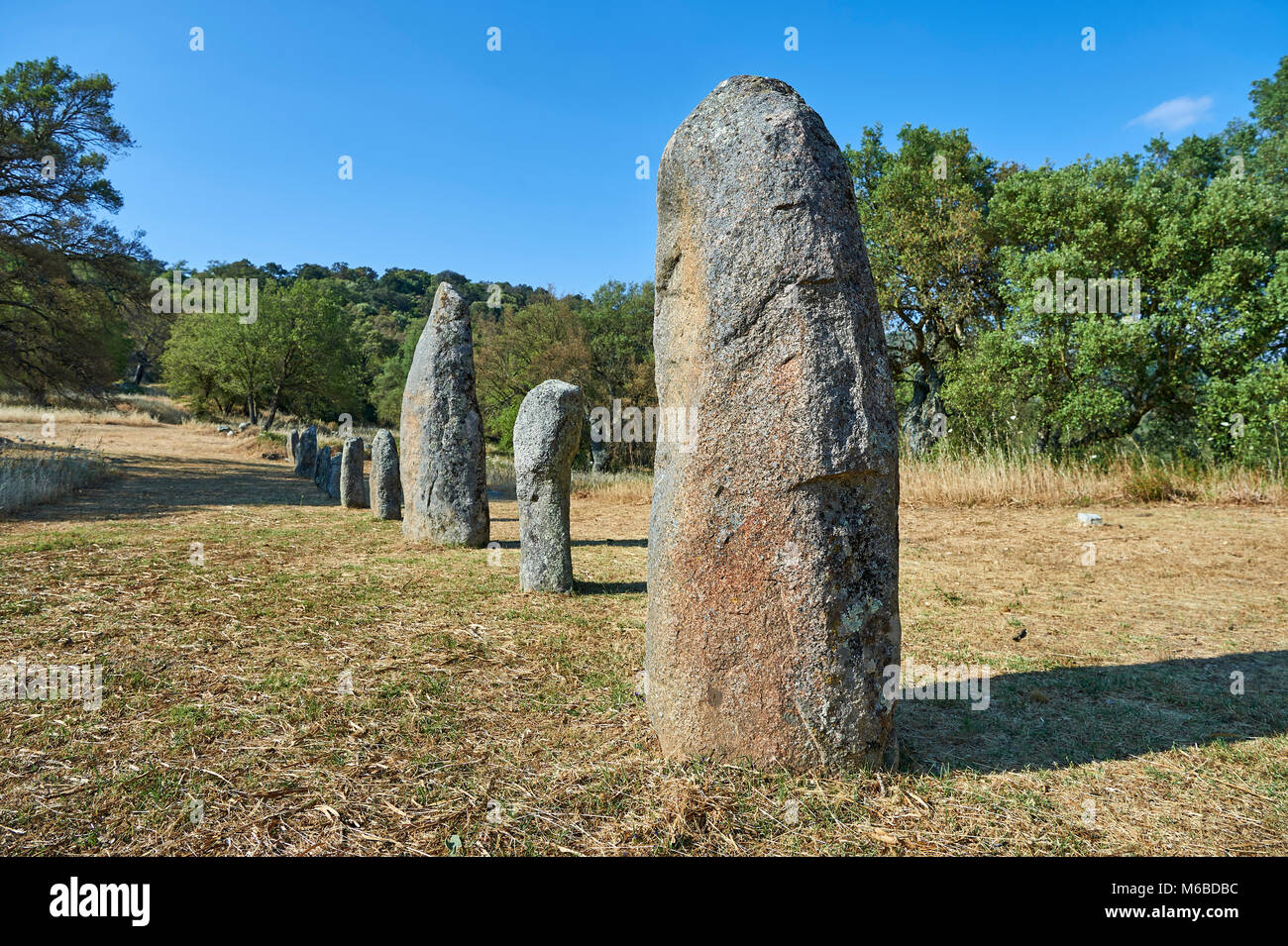 Foto e immagini di età preistorica età del rame proto antropomorfe in pietra permanente statua menhir nel Biru 'e Concas archaeolological sito, Sorgono, Foto Stock