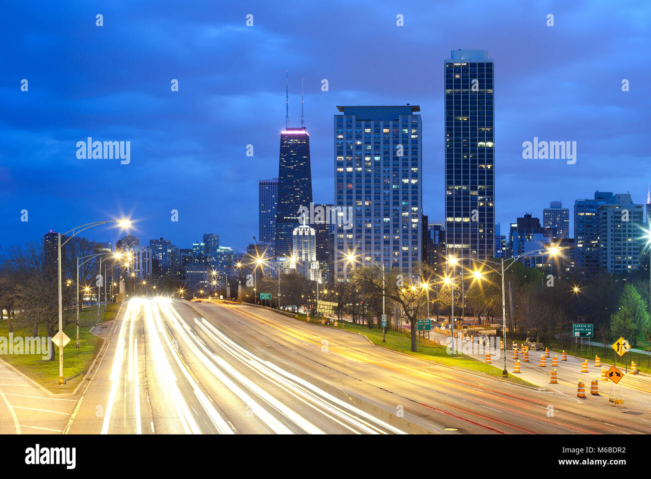 Il traffico su Lake Shore Drive, Chicago, Illinois, Stati Uniti d'America Foto Stock