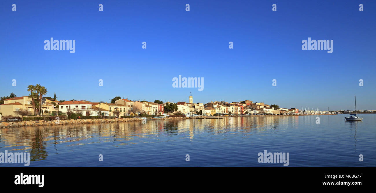 Villaggio Bouzigues, stagno di Thau, Occitanie, Francia Foto Stock