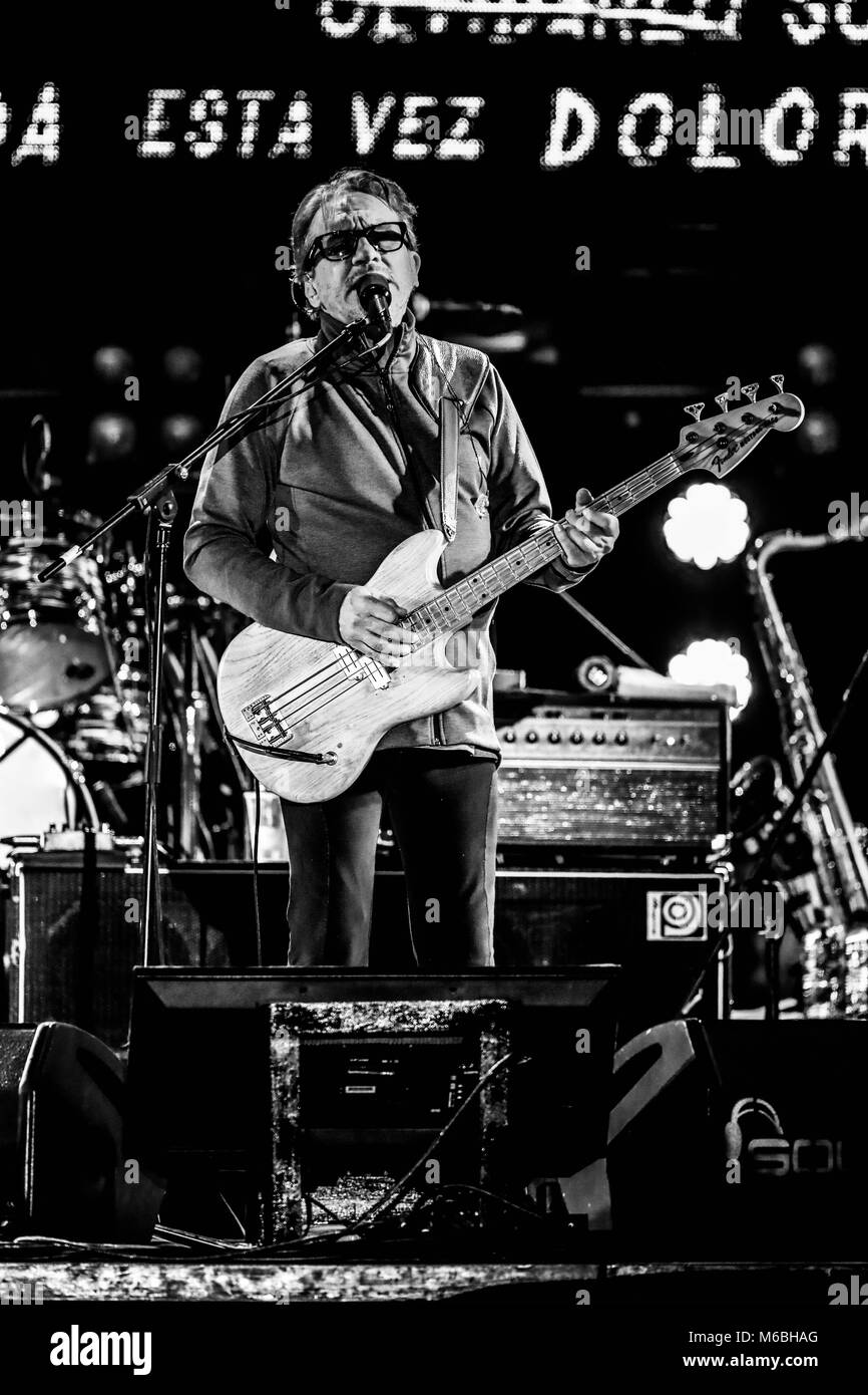 La rock band in Spagnolo degli anni ottanta e novanta, uomini G dalla Spagna e la Enanitos Verdes dall Argentina, hanno offerto un concerto di Huevos Revueltos tour eseguito a Hipodromo nella città di Hermosillo Sonora. (Foto: Luis Gutierre / NortePhoto.com) Foto Stock