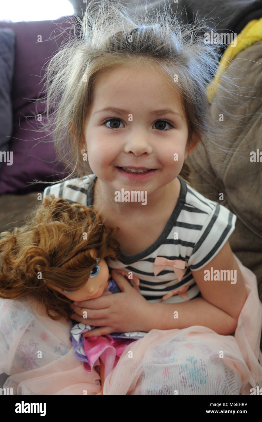 Autonomia di riproduzione con una bambola Foto Stock