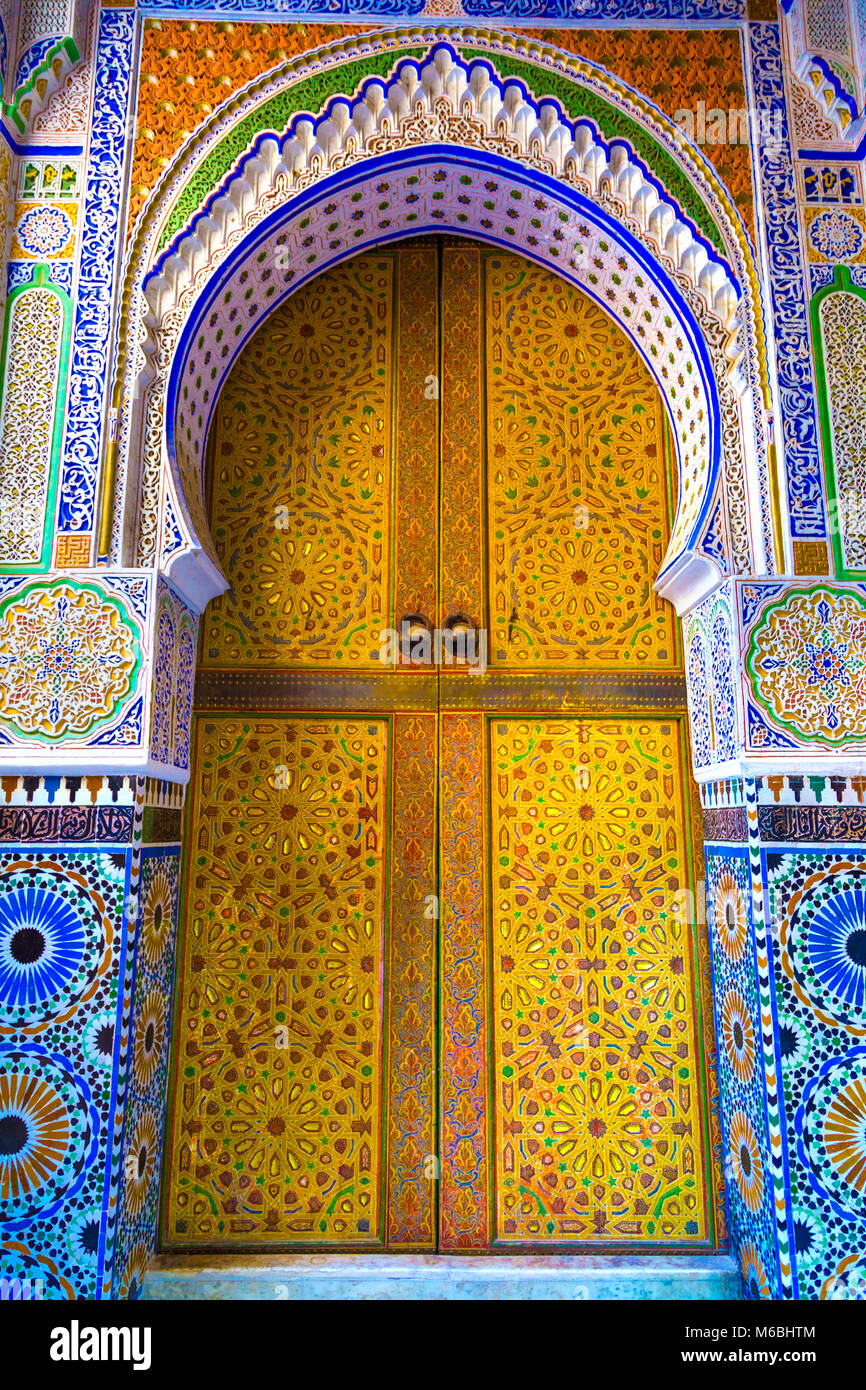 Pattern colorati porta - bella architettura in ihe Medina (Fez el Bali), Fez, in Marocco Foto Stock