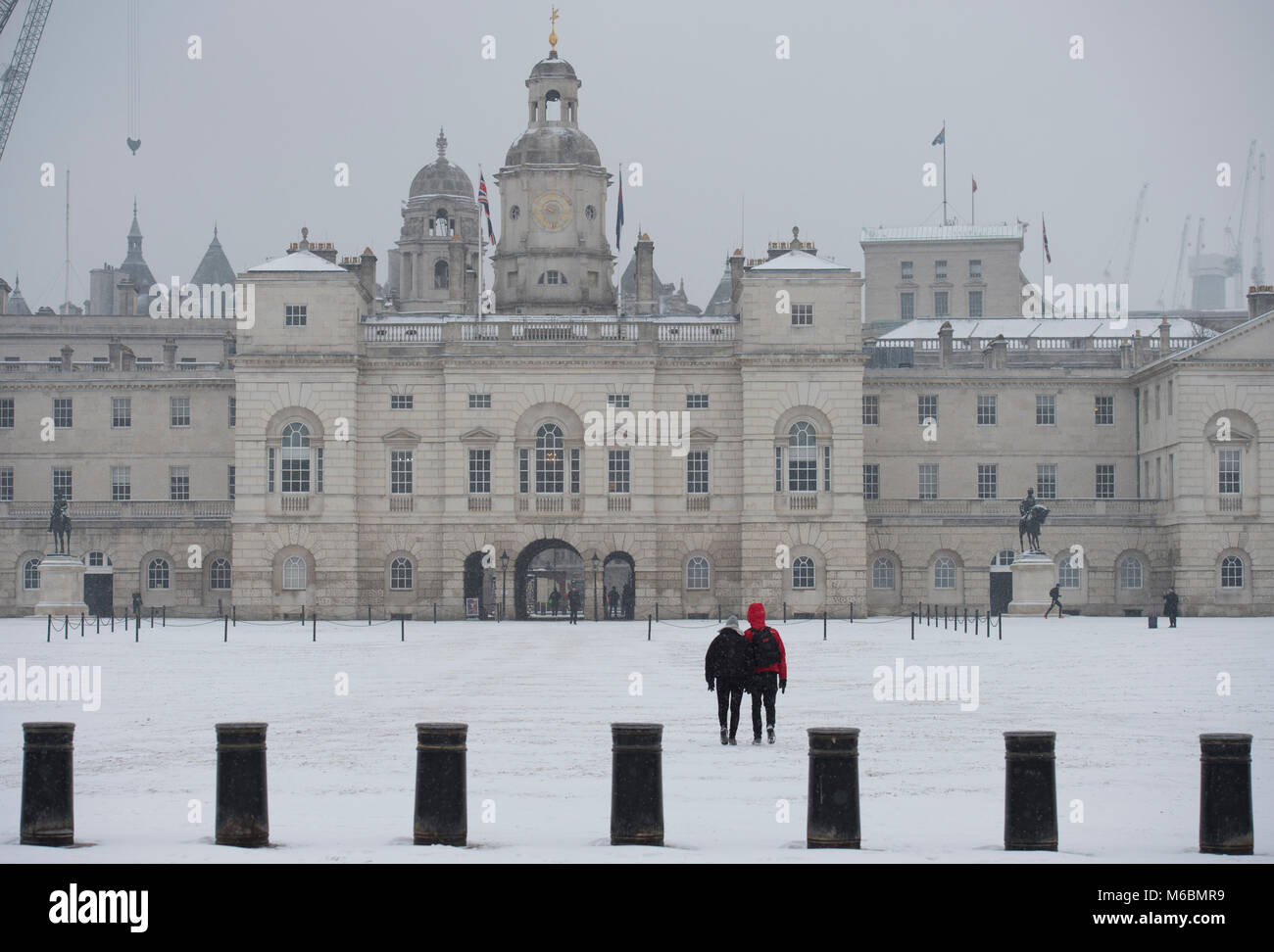 Horse Guards, Londra, Regno Unito. 1 marzo 2018. Durante la notte la neve copre la sfilata delle Guardie a Cavallo. Foto Stock