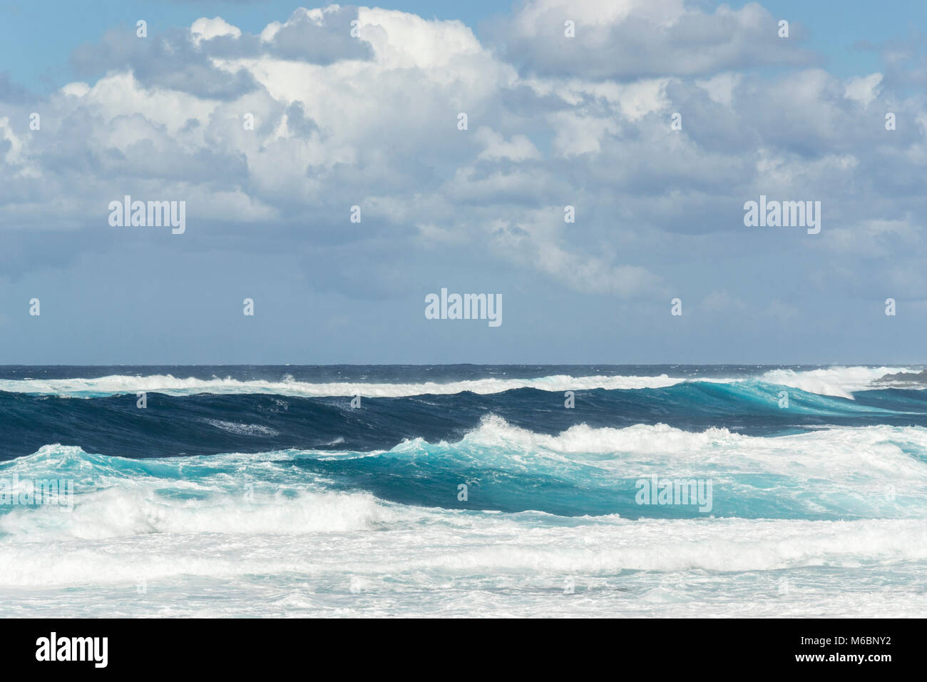 Oceano onde da surf presso la Santa, Lanzarote, Isole Canarie, Spagna Foto Stock