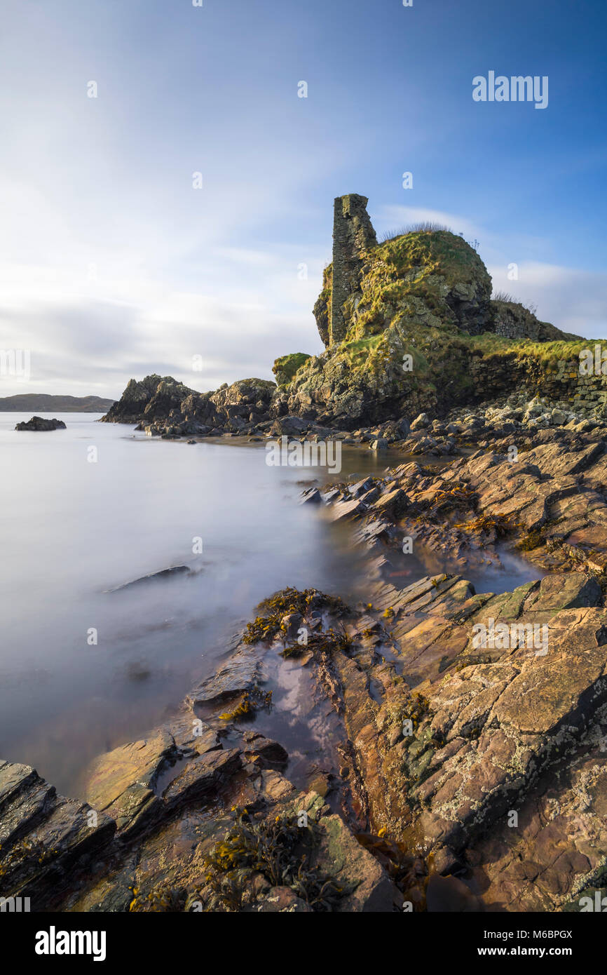 I resti del castello di Dunyvaig vicino Lagavulin sulla costa sud dell'isola di Islay, Scozia Foto Stock