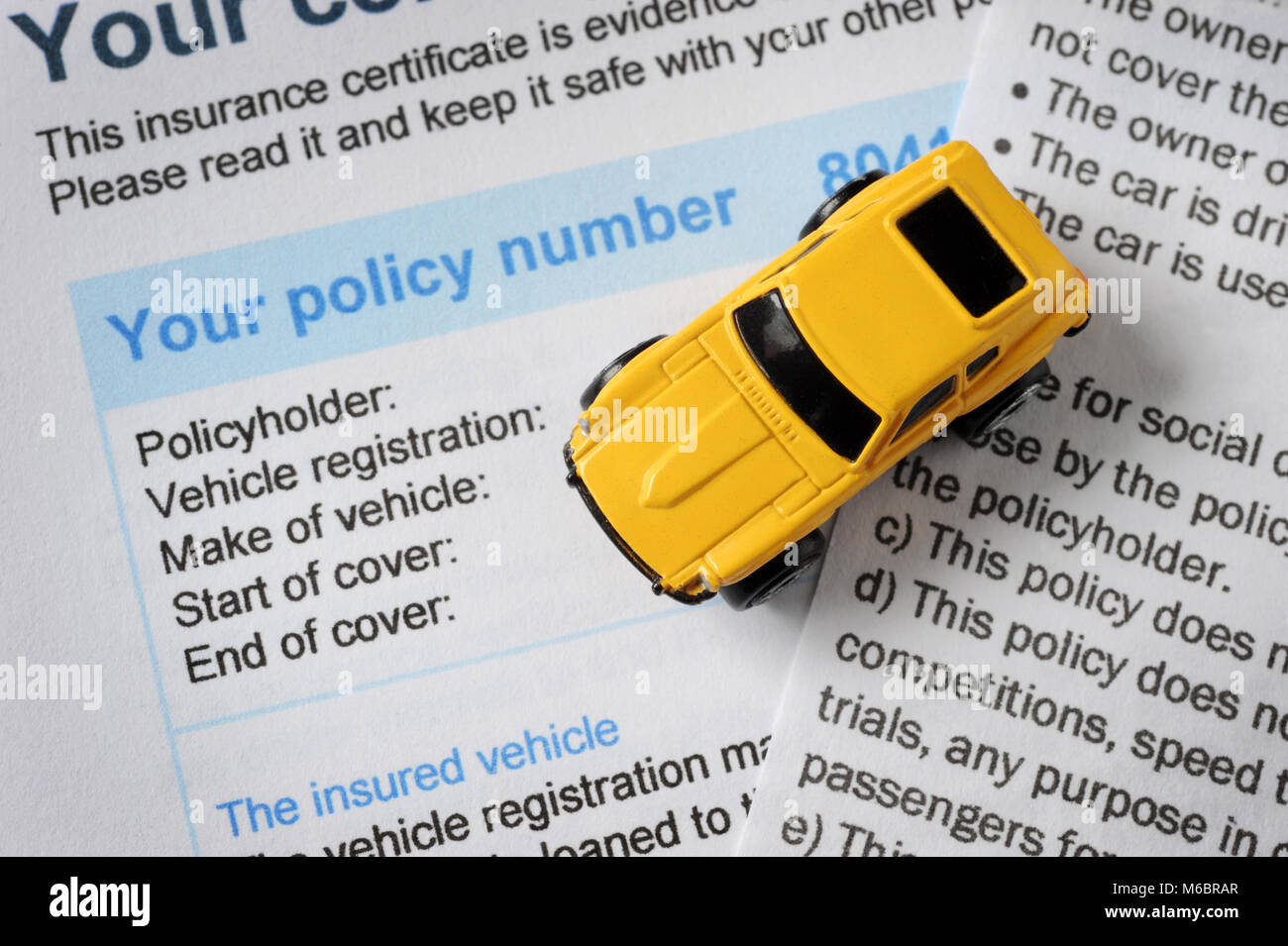 Giocattolo auto con assicurazione auto certificato ri precedenti motori politica premi crescente costo ETC REGNO UNITO Foto Stock