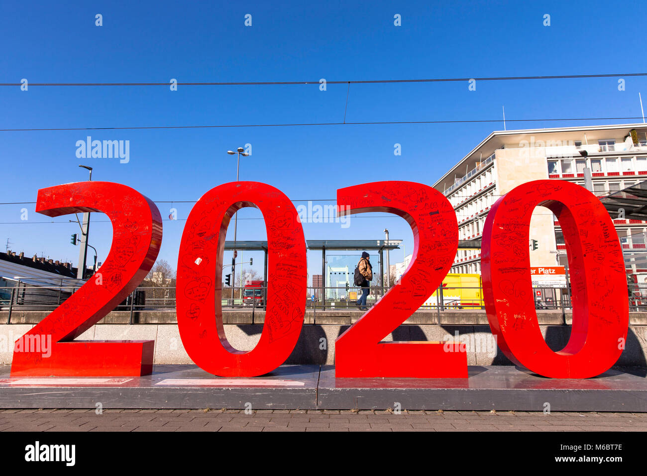Germania, Colonia, logo della programmazione strutturale Muelheim 2020 sulla piazza di Wiener nel quartiere Muelheim. Deutschland, Koeln, Logo des St Foto Stock