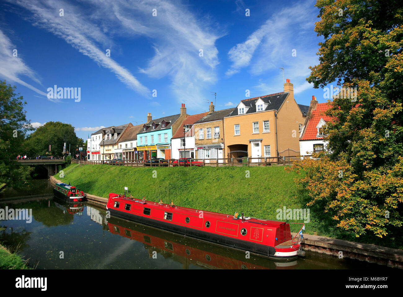 Narrowboat sul fiume Nene, marzo town, Cambridgeshire; l'Inghilterra, Regno Unito Foto Stock