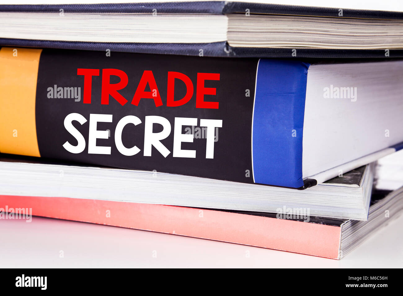 La scrittura a mano didascalia di testo di ispirazione che mostra il segreto commerciale. Il concetto di business per la protezione dei dati scritti sul libro bianco. Foto Stock