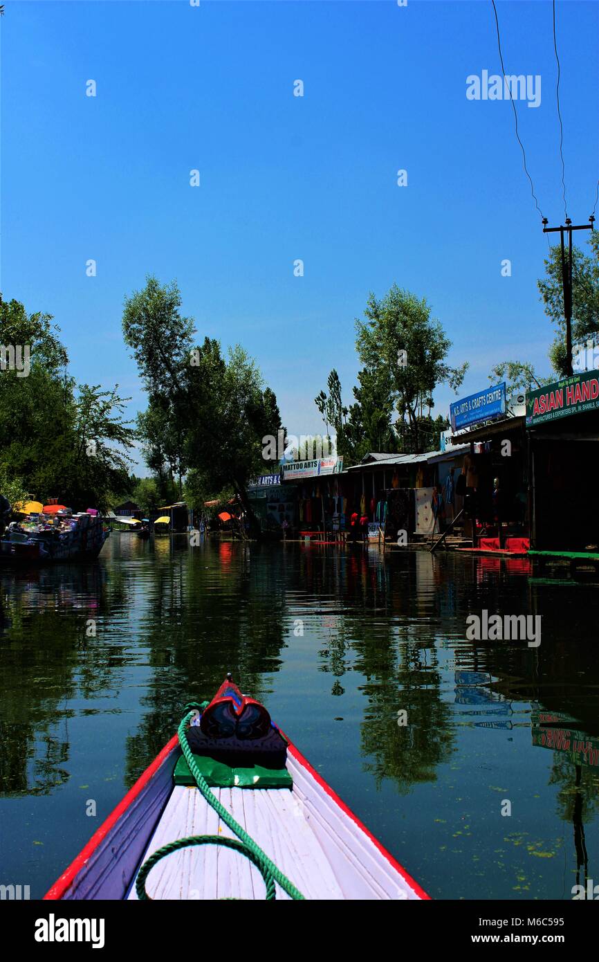 Consente di andare a fare shopping al lago!! Foto Stock