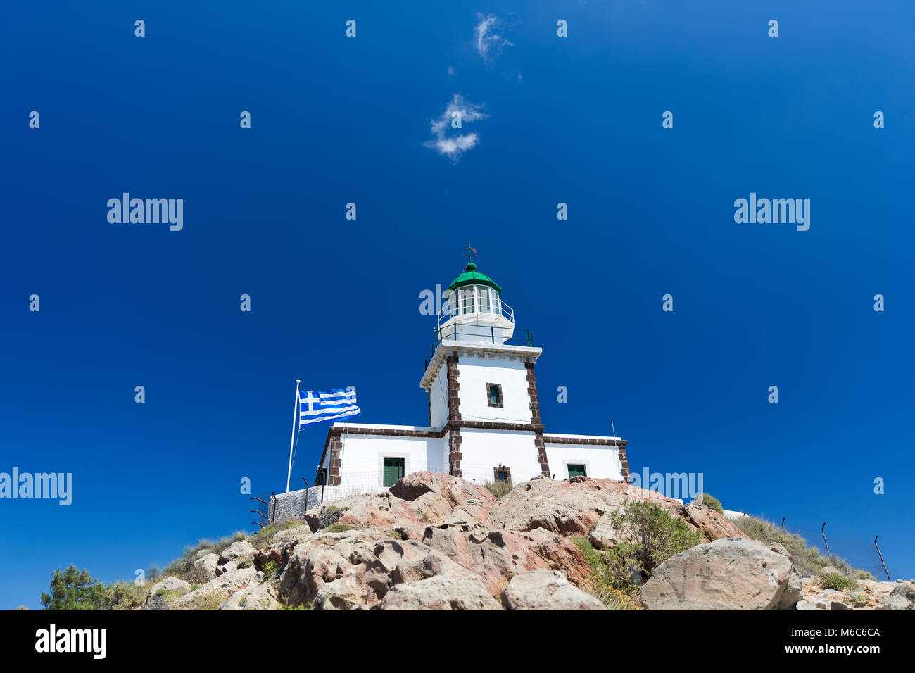 Akrotiri Faro sulla giornata di sole, Santorini Grecia Foto Stock