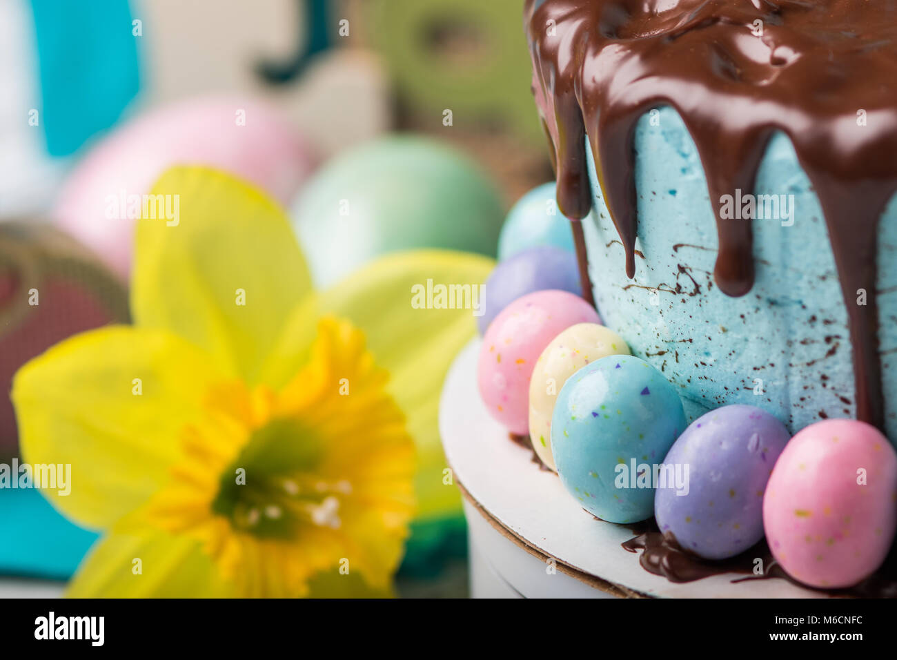 Torta di Pasqua con decorazioni Foto Stock