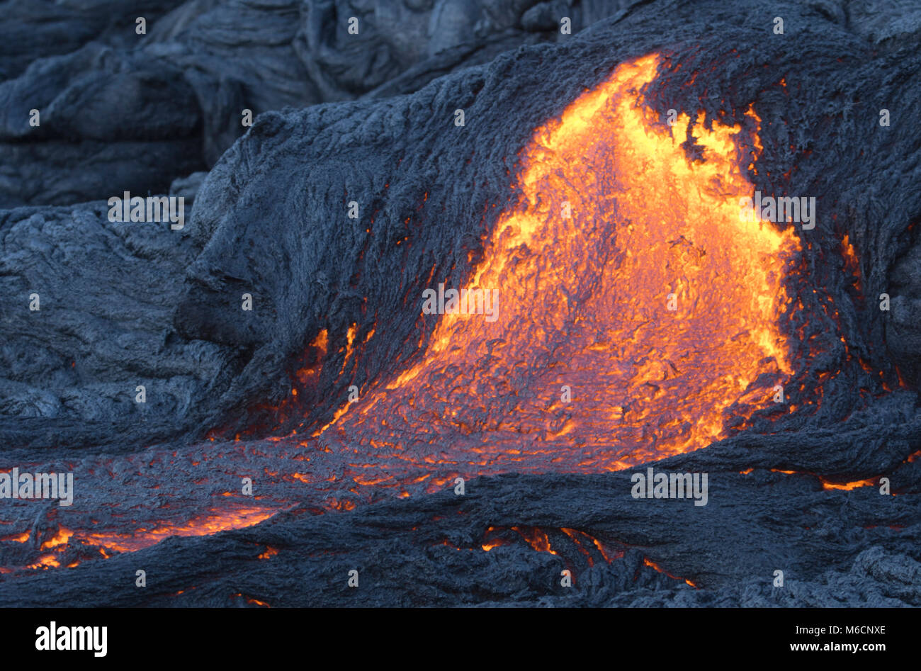 Lava fresca fluisce creazione nuovo rock, Parco Nazionale dei Vulcani delle Hawaii, Hawai'i Island, Hawaii Foto Stock