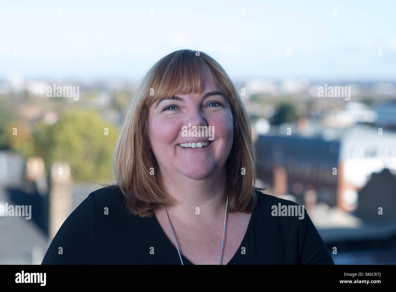 Ritratti di profilo di smart office operai e dirigenti in abbigliamento business Foto Stock