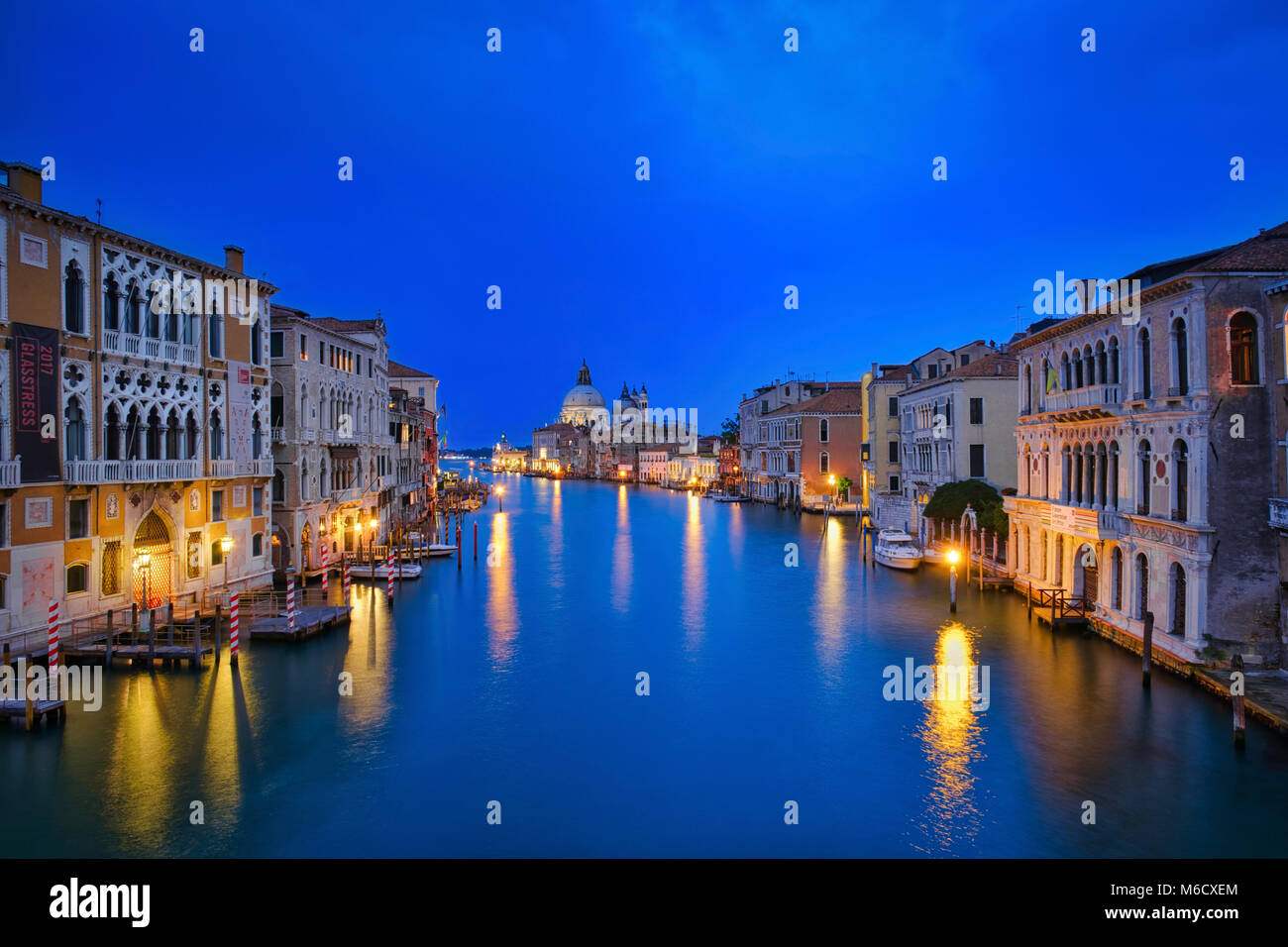 Foto di notte tempo nel canale di Venezia Foto Stock