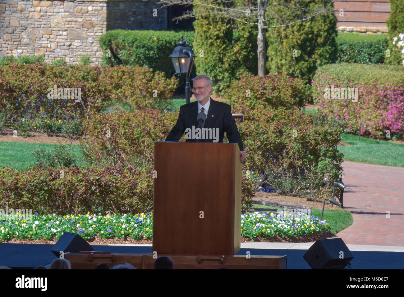 Charlotte, NC, 2 marzo, 2018. In che cosa ora è conosciuto come 'Billy Graham l'ultima crociata,' la famiglia, gli amici e i leader della Chiesa portare il Billy Graham servizio funebre tenutasi a Charlotte prima di oggi. In armonia con il Sig. Graham la vita, il servizio era evangelica e chiamato gli spettatori e i partecipanti a seguire le orme di Cristo se non fossero già un credente. Il memorial settimana ora è affettuosamente conosciuto come 'Billy Graham l'ultima crociata" a causa della massiccia quantità di attenzione internazionale che ha ricevuto. Credito: Castello immagini di luce / Alamy Live News. Charlotte. Credito: Castello immagini di luce / Alamy Live News. Foto Stock