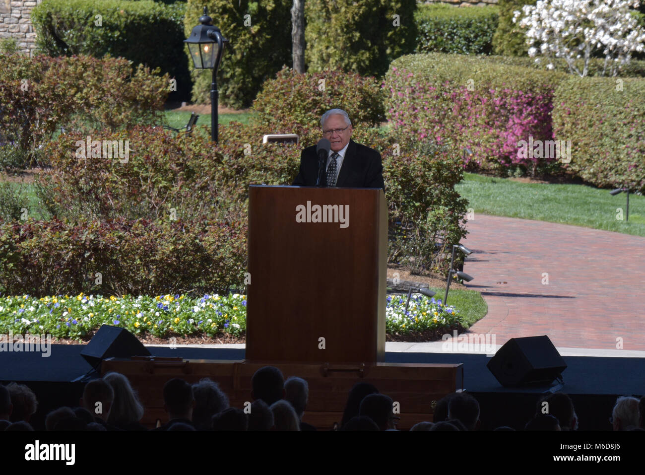 Charlotte, NC, 2 marzo, 2018. In che cosa ora è conosciuto come 'Billy Graham l'ultima crociata,' la famiglia, gli amici e i leader della Chiesa portare il Billy Graham servizio funebre tenutasi a Charlotte prima di oggi. In armonia con il Sig. Graham la vita, il servizio era evangelica e chiamato gli spettatori e i partecipanti a seguire le orme di Cristo se non fossero già un credente. Il memorial settimana ora è affettuosamente conosciuto come 'Billy Graham l'ultima crociata" a causa della massiccia quantità di attenzione internazionale che ha ricevuto. Credito: Castello immagini di luce / Alamy Live News. Charlotte. Credito: Castello immagini di luce / Alamy Live News. Foto Stock