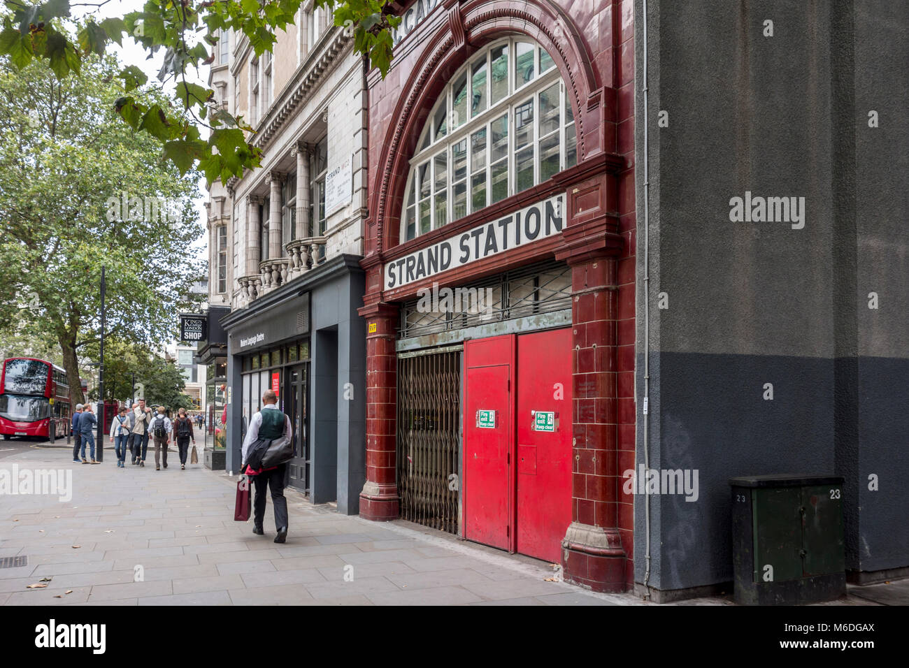 Stazione di filamento / Aldwych Tube Station. Chiuso in disuso e la stazione della metropolitana di Londra in Londra, Regno Unito Foto Stock