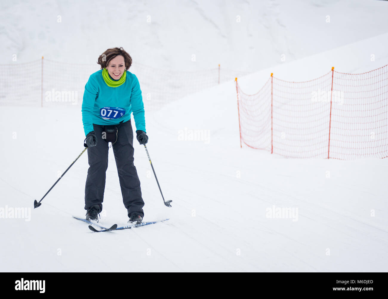 Il Kazakistan, Almaty - Febbraio 25, 2018: amatoriale sci di fondo competizioni di sci ARBA Fest 2018. I partecipanti provenienti da tutta la repubblica compe Foto Stock