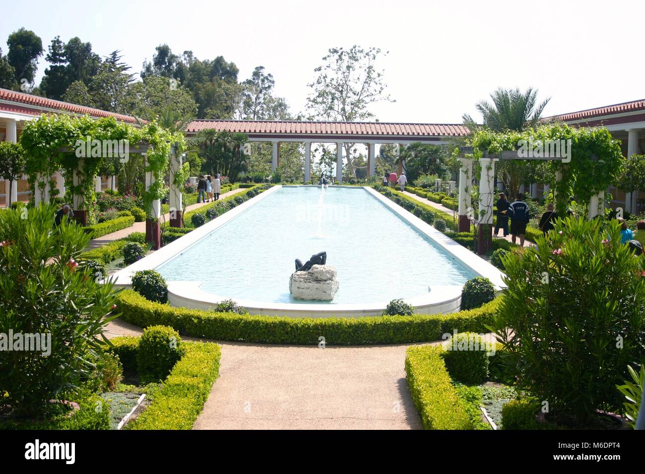 I giardini e la piscina presso la Villa Getty, Malibu, Los Angeles, Stati Uniti d'America Foto Stock