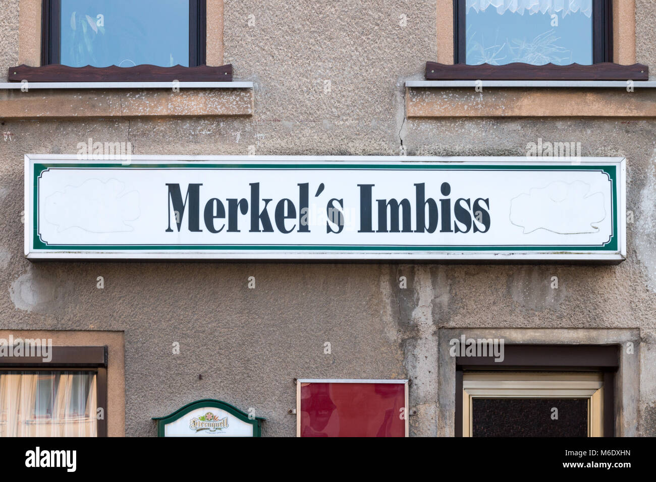 Mylau, Germania - Marzo 2,2018: Vista del ristorante La Merkel Imbiss nel piccolo oriente città tedesca Mylau, Germania. Foto Stock