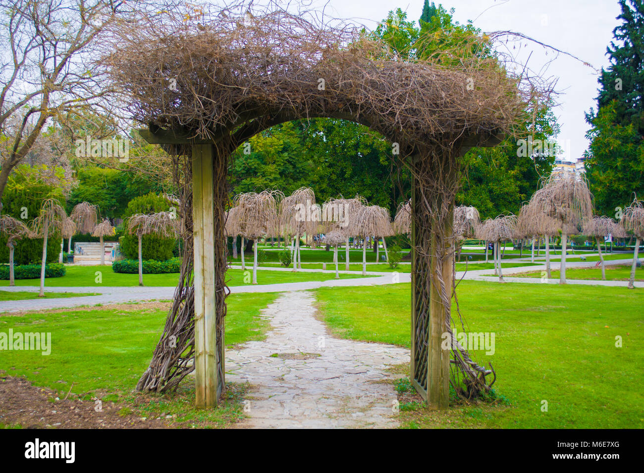 Percorso di giardino in una scena romantica Foto Stock