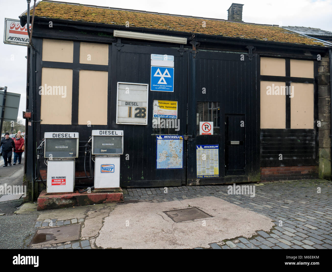 Vintage stazione di benzina in Ramsbottom Lancashire Foto Stock