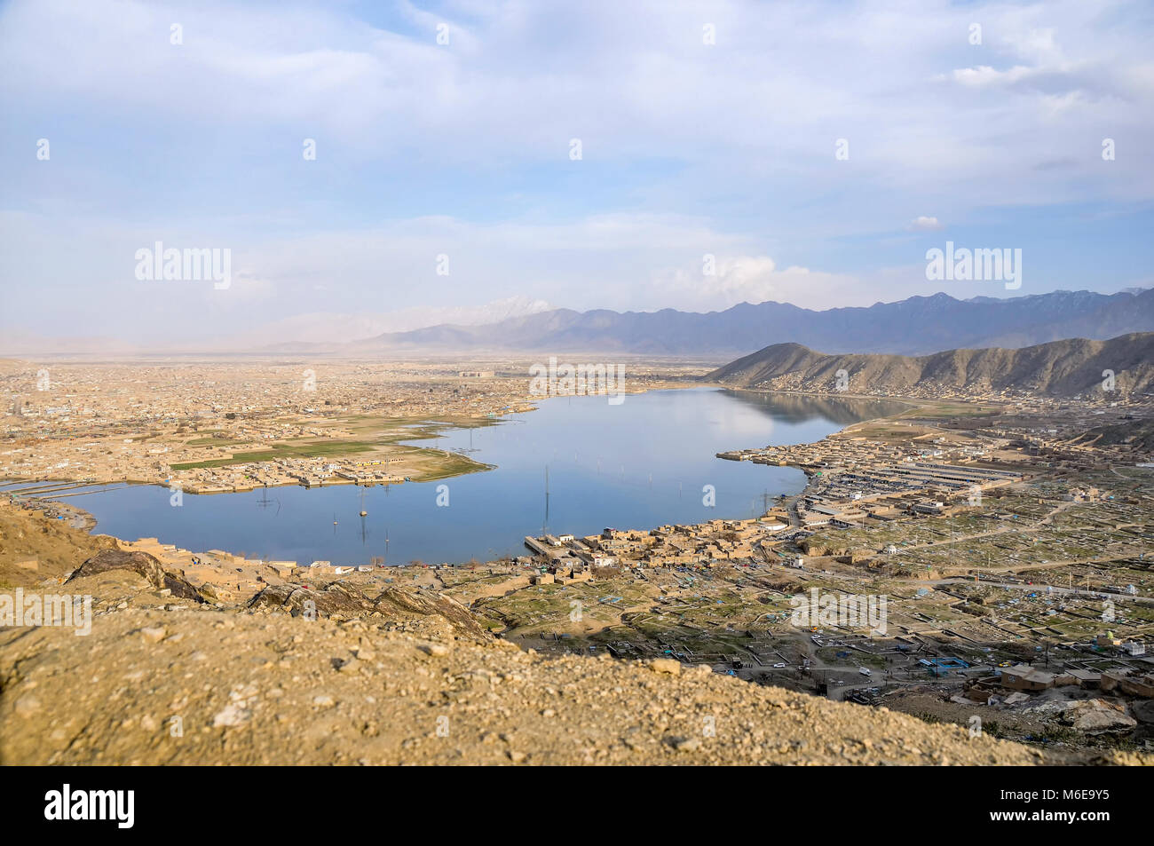 Una veduta aerea di Kabul in Afghanistan con il lago Foto Stock