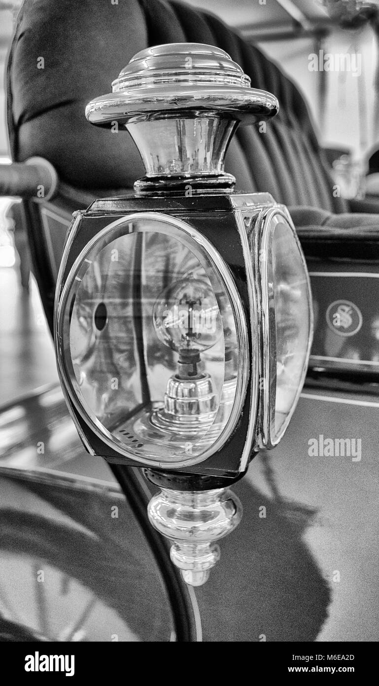 Questa luce decorativa è su una vettura di antiquariato. Foto Stock