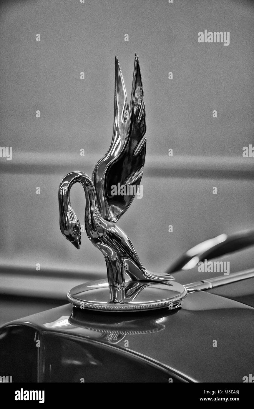 Ornamento di antiquariato su un antico auto presso un'auto show. Foto Stock