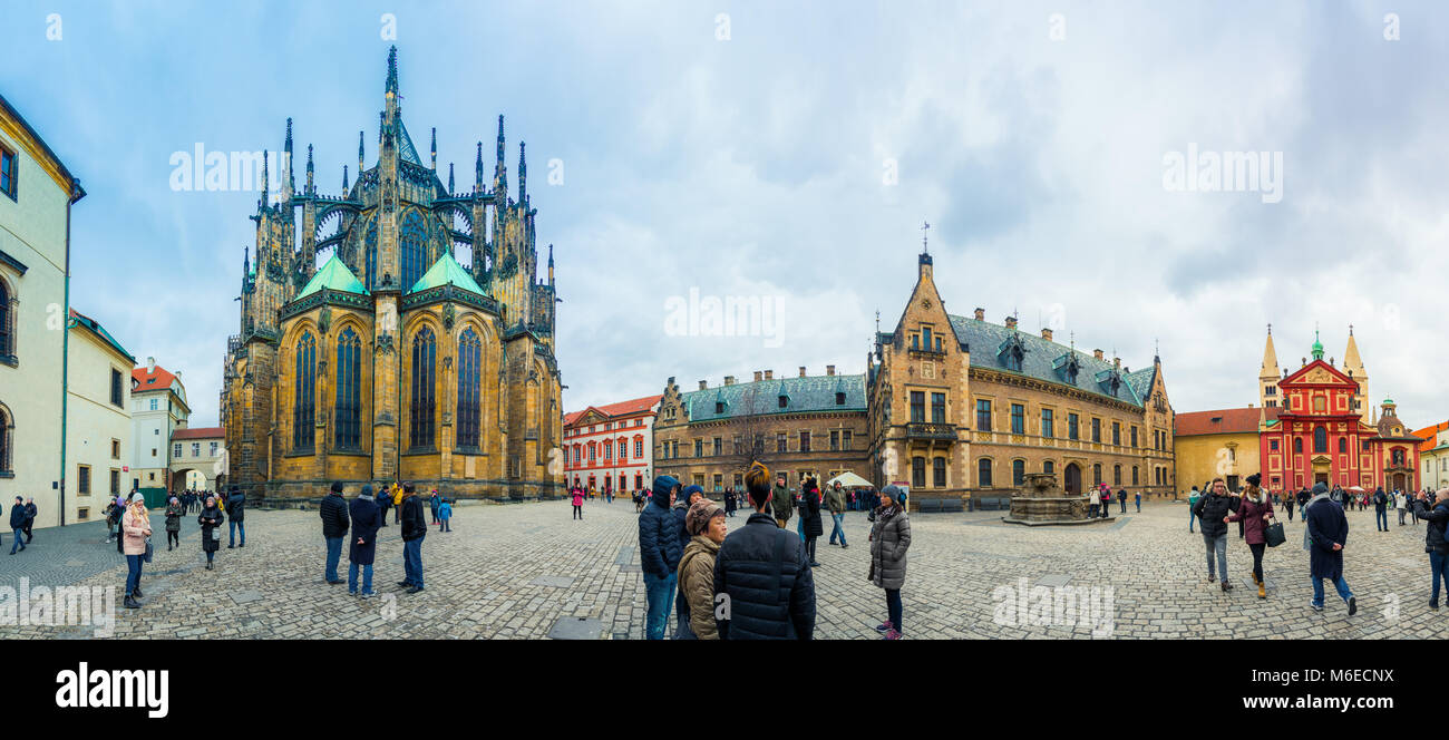 La storica cattedrale di San Vito a Praga, situato entro le mura del Castello di Praga, Repubblica Ceca Rebublic. Foto Stock