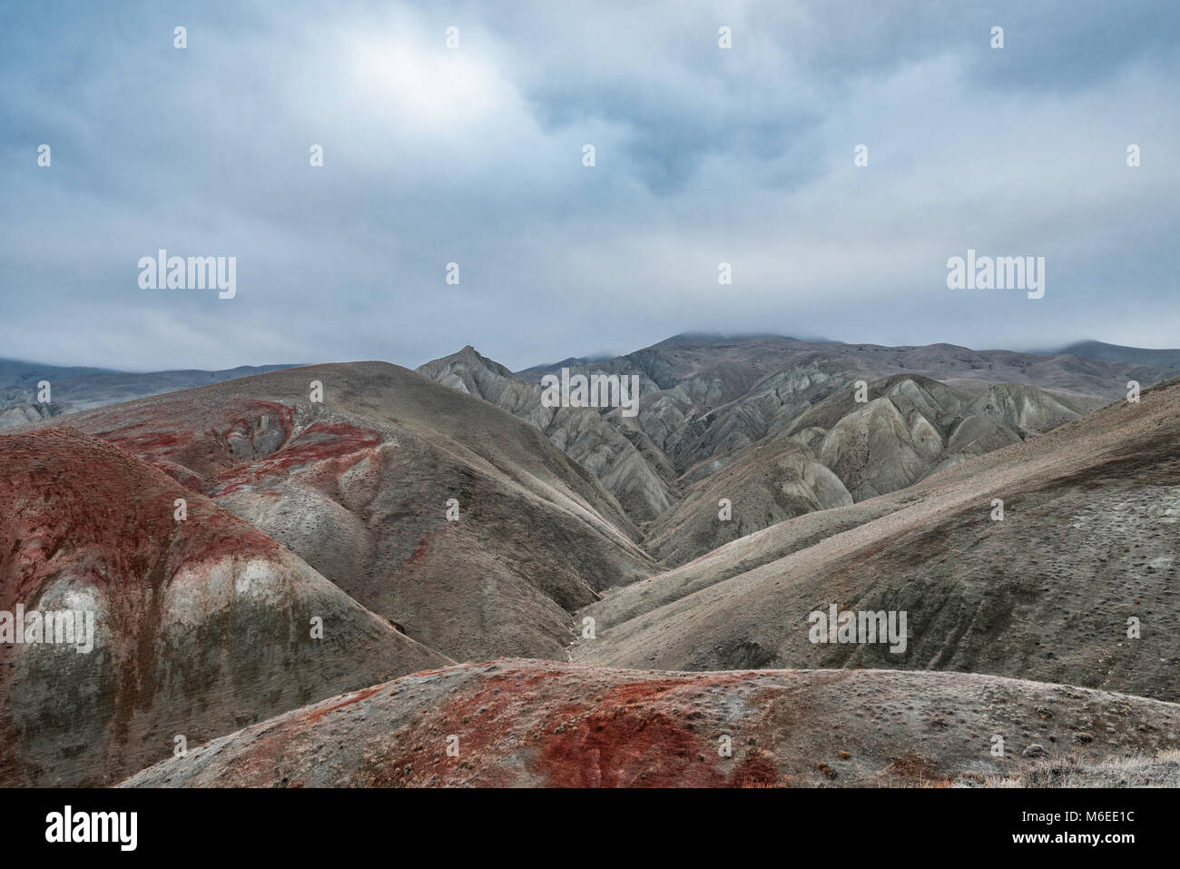 Incredibile a strisce rosse montagne Foto Stock