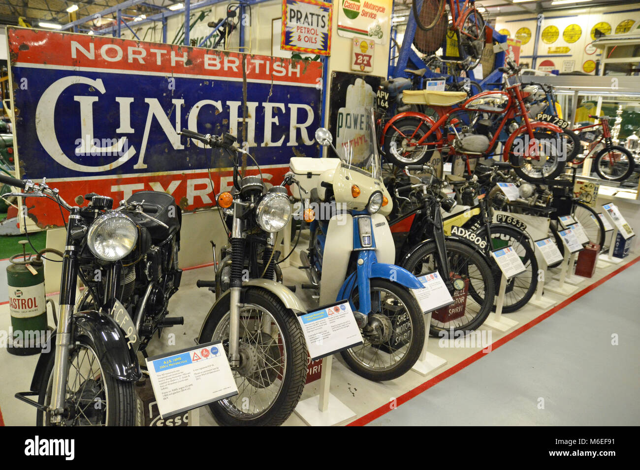 Motociclette scooter e ciclomotori a Ipswich Transport Museum, Suffolk, Inghilterra, Regno Unito Foto Stock