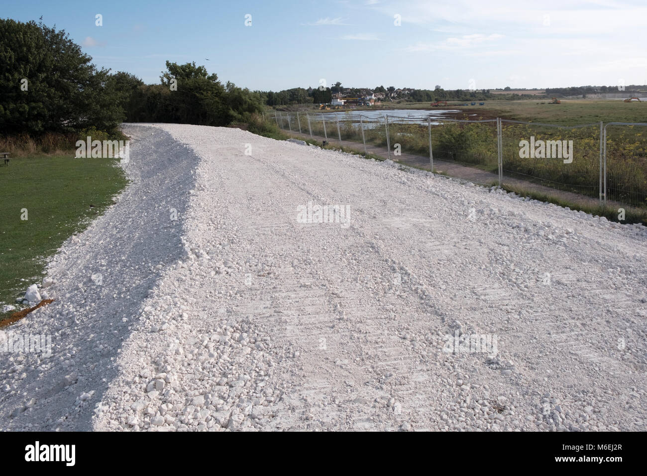 Fresca di cui chalk copre il Nemo Link in Pegwell Bay vicino a Ramsgate Kent. Questo è il punto in cui energia elettrica ad alta tensione i cavi che collegano la UK National Gri Foto Stock