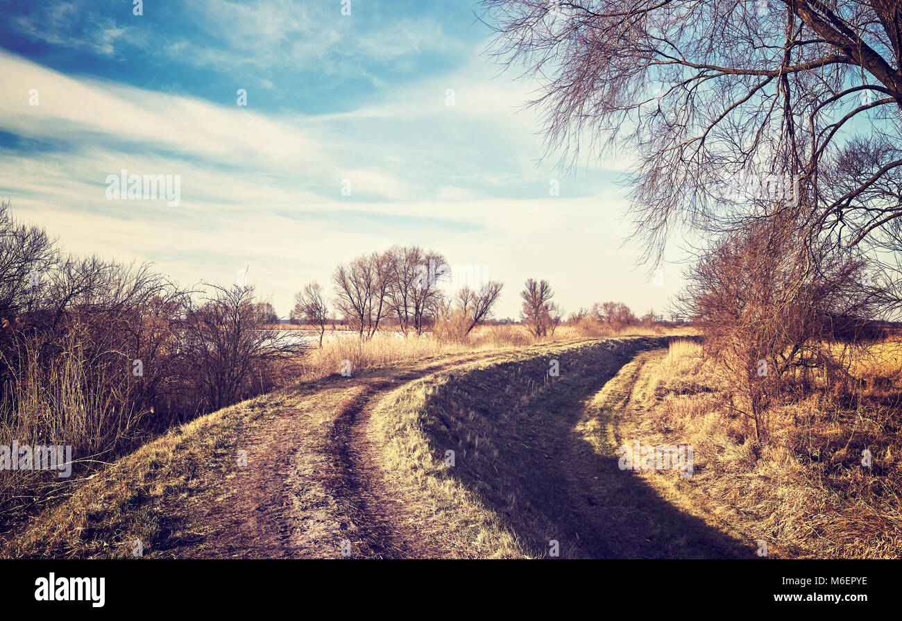 Retrò tonica foto di un paesaggio rurale con un percorso a piedi. Foto Stock