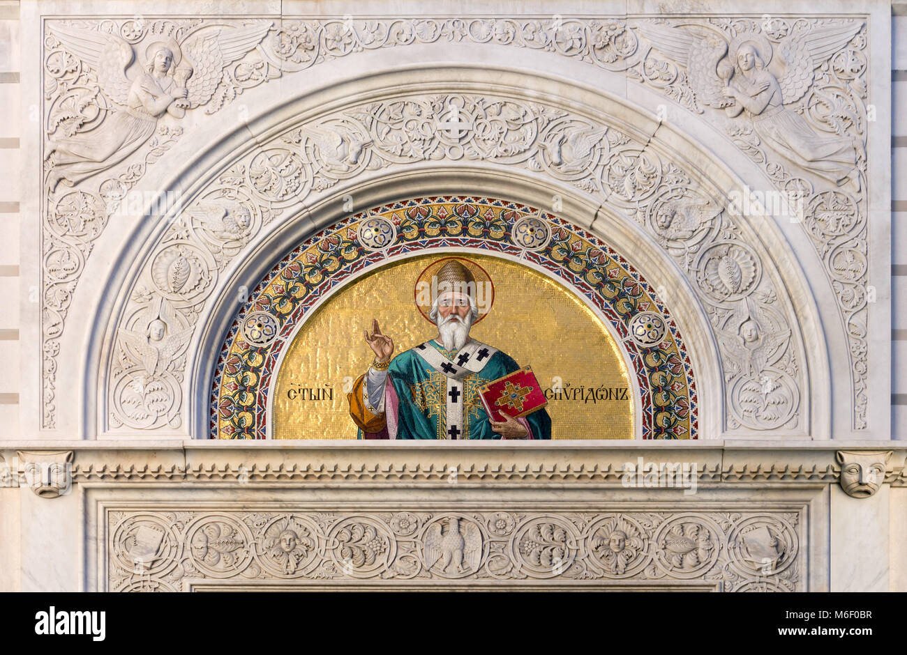 Mosaico sulla facciata della chiesa di San Spiridione chiesa serbo-ortodossa di Trieste, Italia Foto Stock
