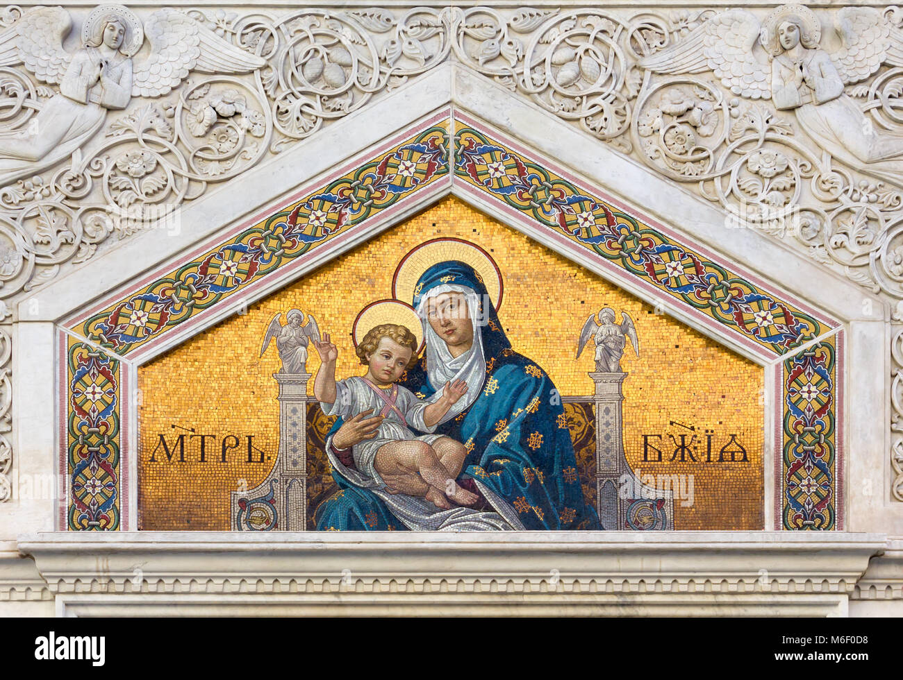 Mosaico sulla facciata della chiesa di San Spiridione chiesa serbo-ortodossa di Trieste, Italia Foto Stock