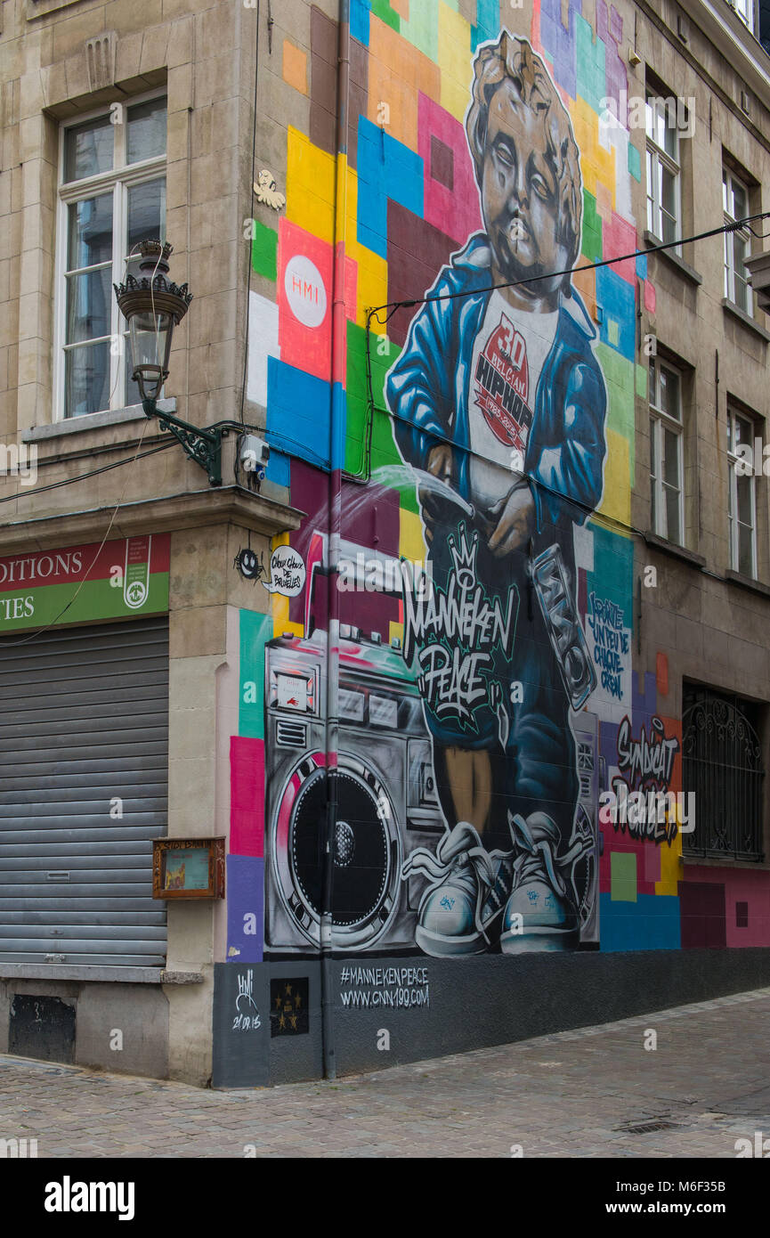 Bruxelles, murales Manneken Pis. Il Belgio. Foto Stock