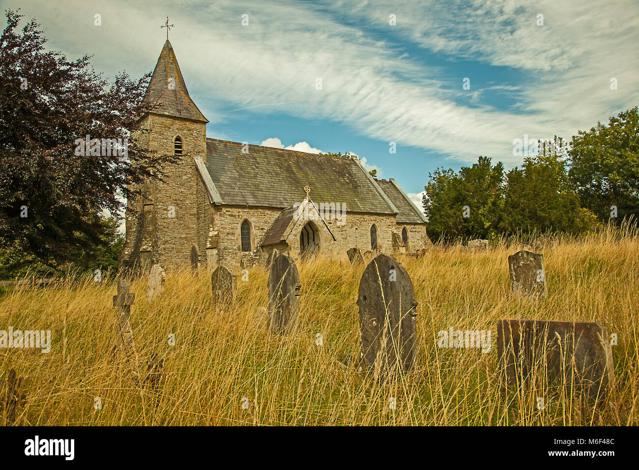 Chiesa di Santa Maria e il sagrato a Newchurch Montgomery offrire gratuitamente biscotti e bevande per gli scuotipaglia sull'Offa's Dyke lunga distanza sentiero Foto Stock