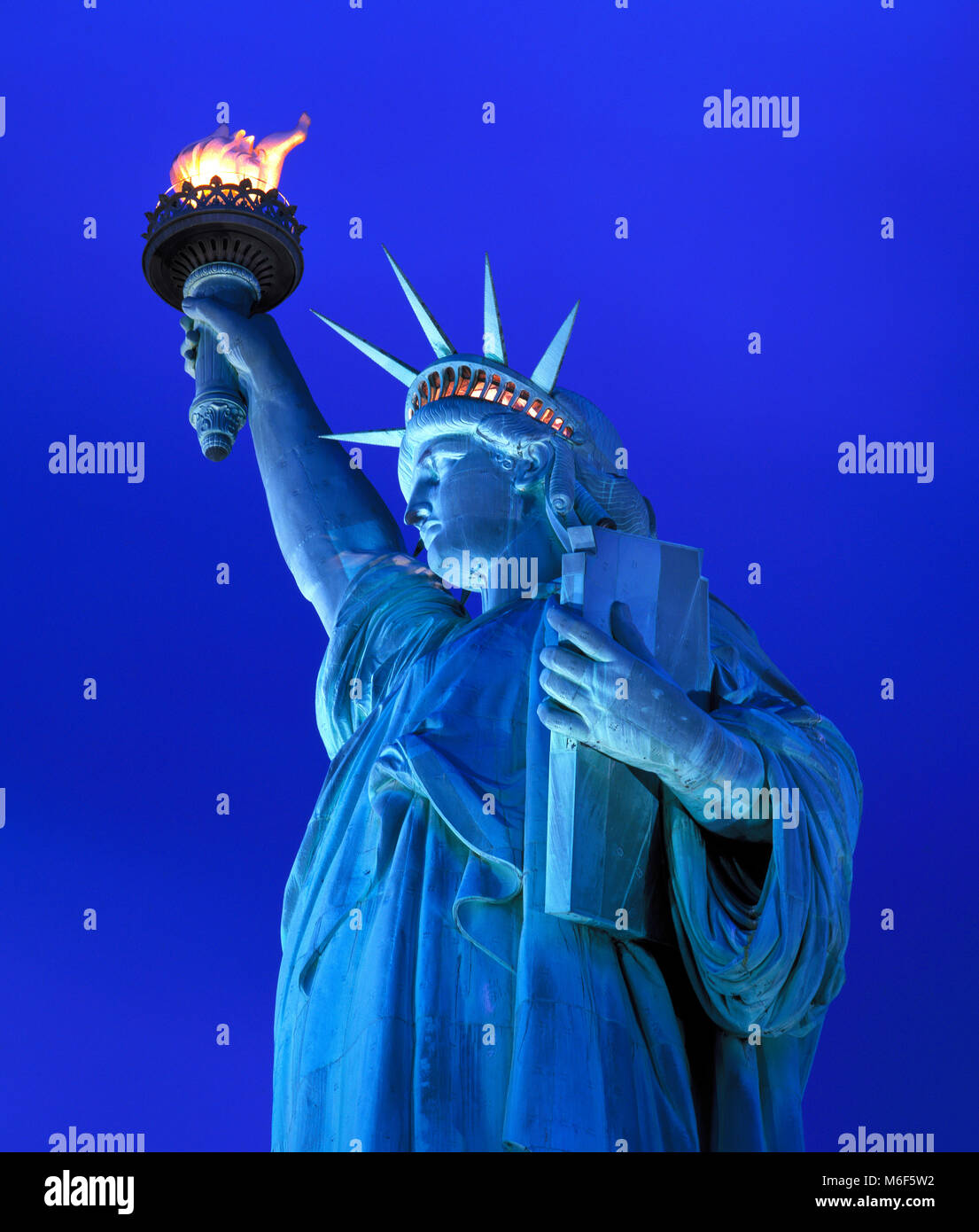 Statua della Libertà al tramonto, Liberty Island, New York, Stati Uniti d'America Foto Stock