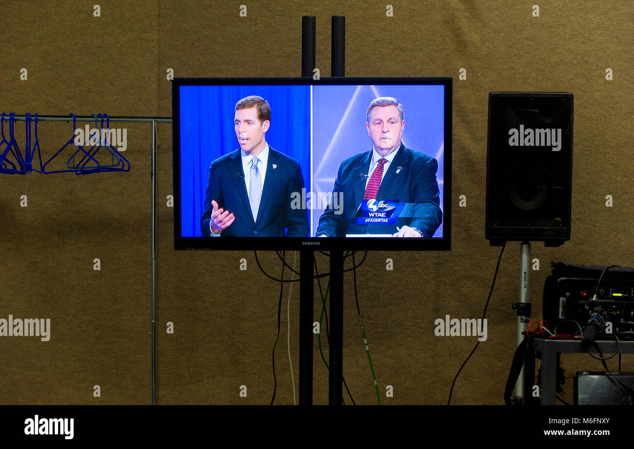 Wilkinsburg, Pennsylvania, USA. 03 Mar, 2018. Un video grab del dibattito a WTAE tra democratici CONOR AGNELLO, sinistro e il repubblicano RICK SACCONE, candidati nel marzo 13 Elezione speciale in Pennsylvania del XVIII distretto congressuale Credito: Brian Cahn/ZUMA filo/Alamy Live News Foto Stock