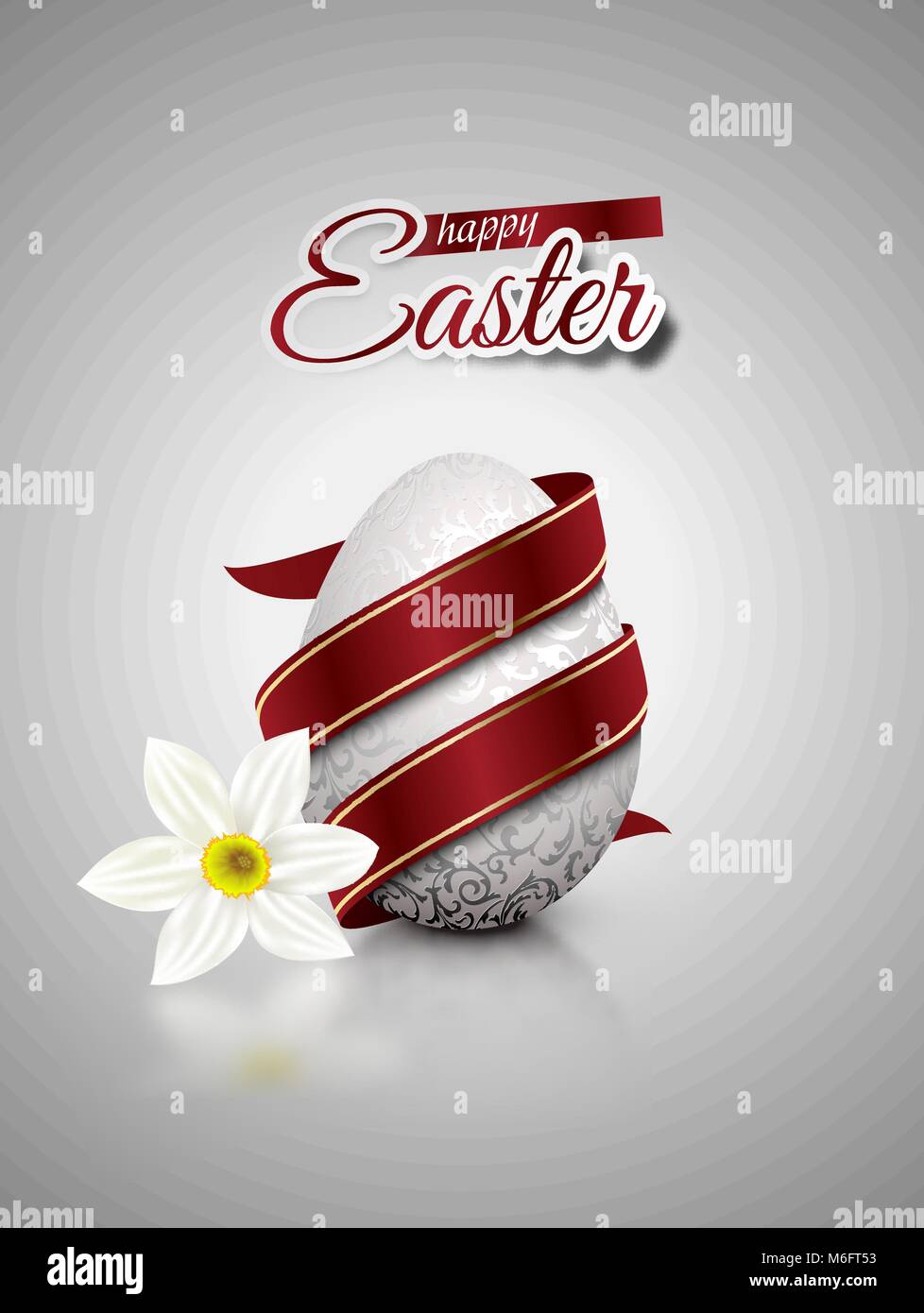 Bianco d'uovo realistico con argento metallico motivo floreale diagonal avvolto un nastro rosso. Sfondo grigio con la riflessione e il Bianco fiore di narciso Illustrazione Vettoriale