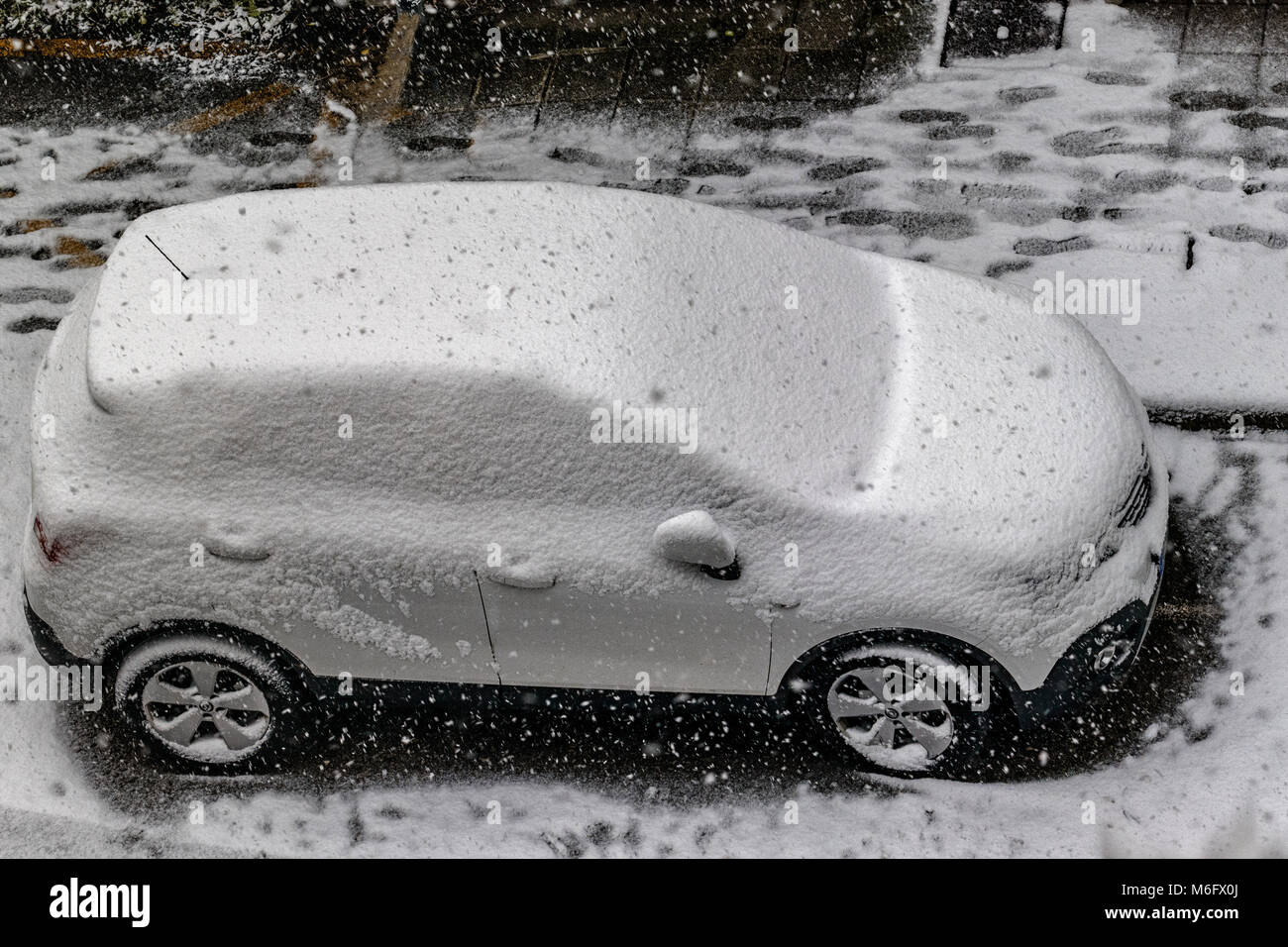 Colindres villaggio innevato in Cantabria, Spagna settentrionale, l'Europa. Foto Stock