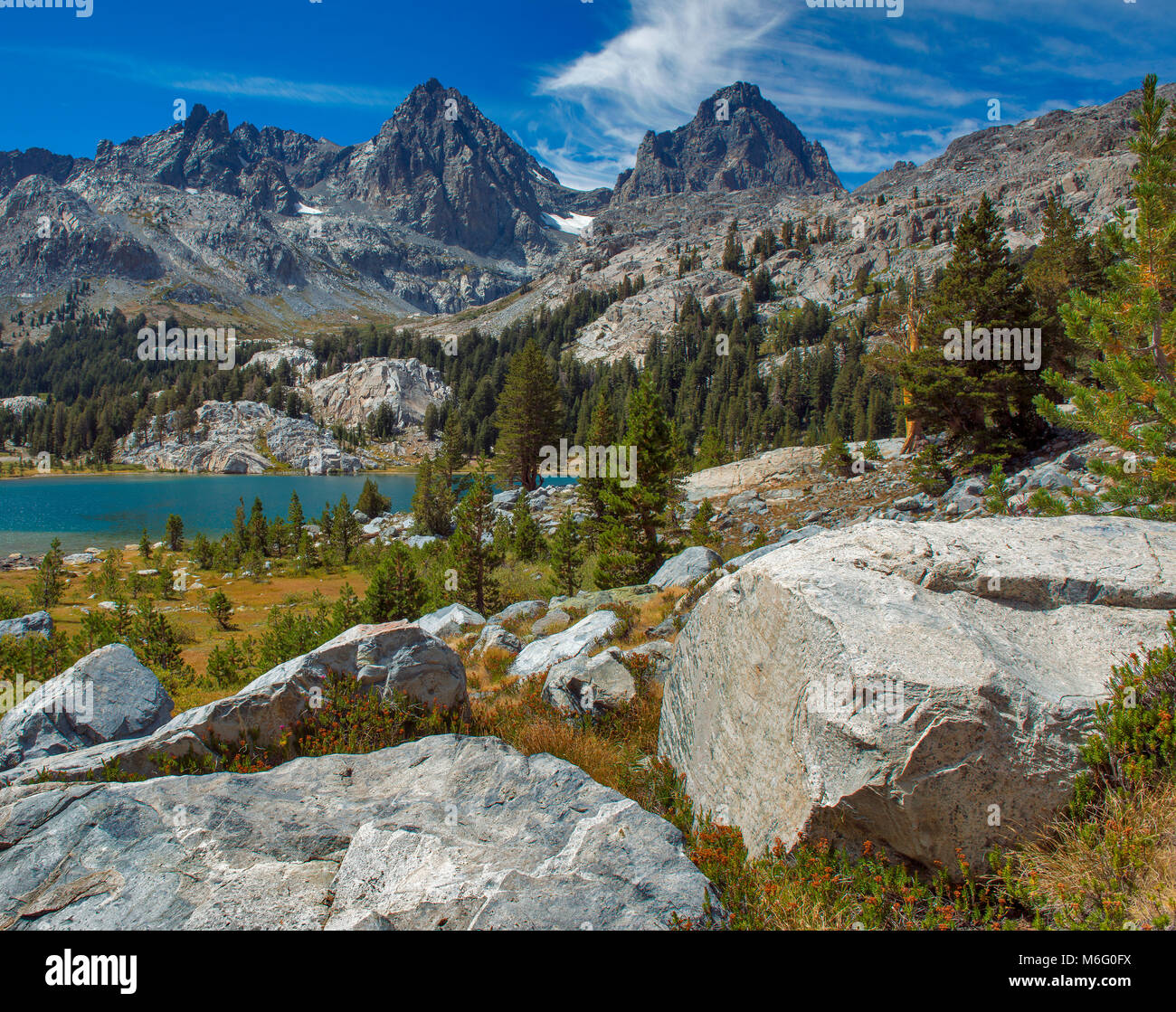 Montare Ritter, Banner Peak, Ediza Lake, Ansel Adams Wilderness, Inyo National Forest, Sierra orientale, California Foto Stock