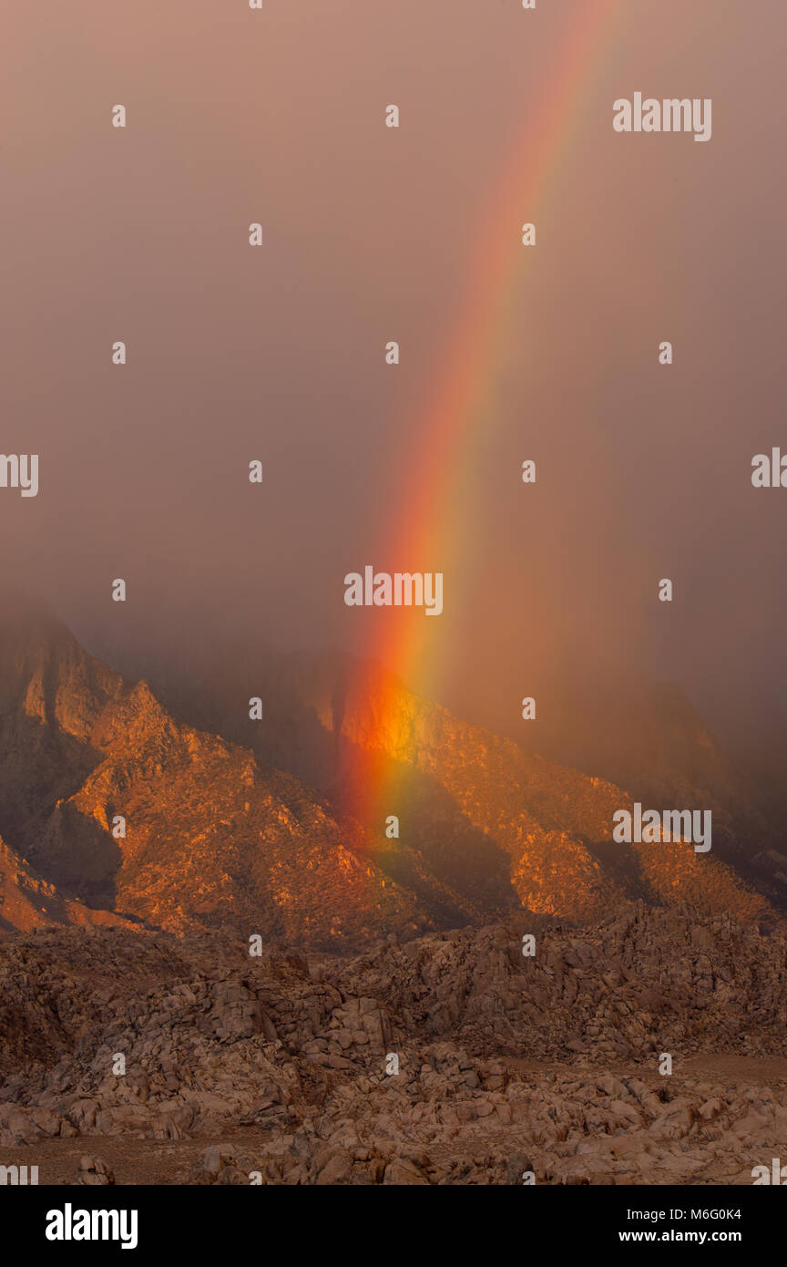 Rainbow, Alabama Hills, Sierra orientale, Inyo National Forest, California Foto Stock