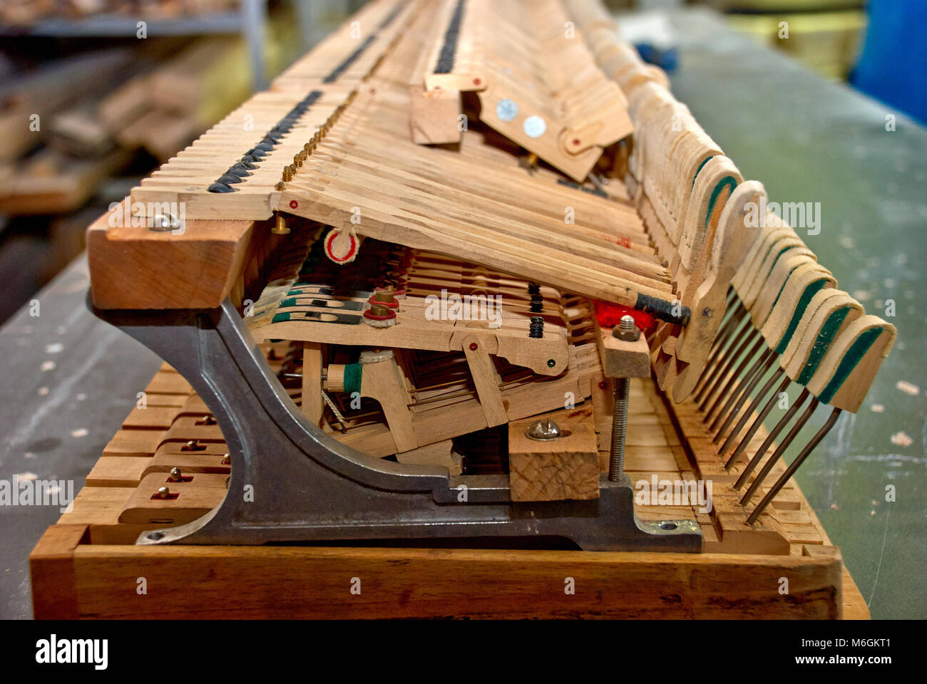 Martelli di legno del vecchio smontato pianoforte Foto Stock