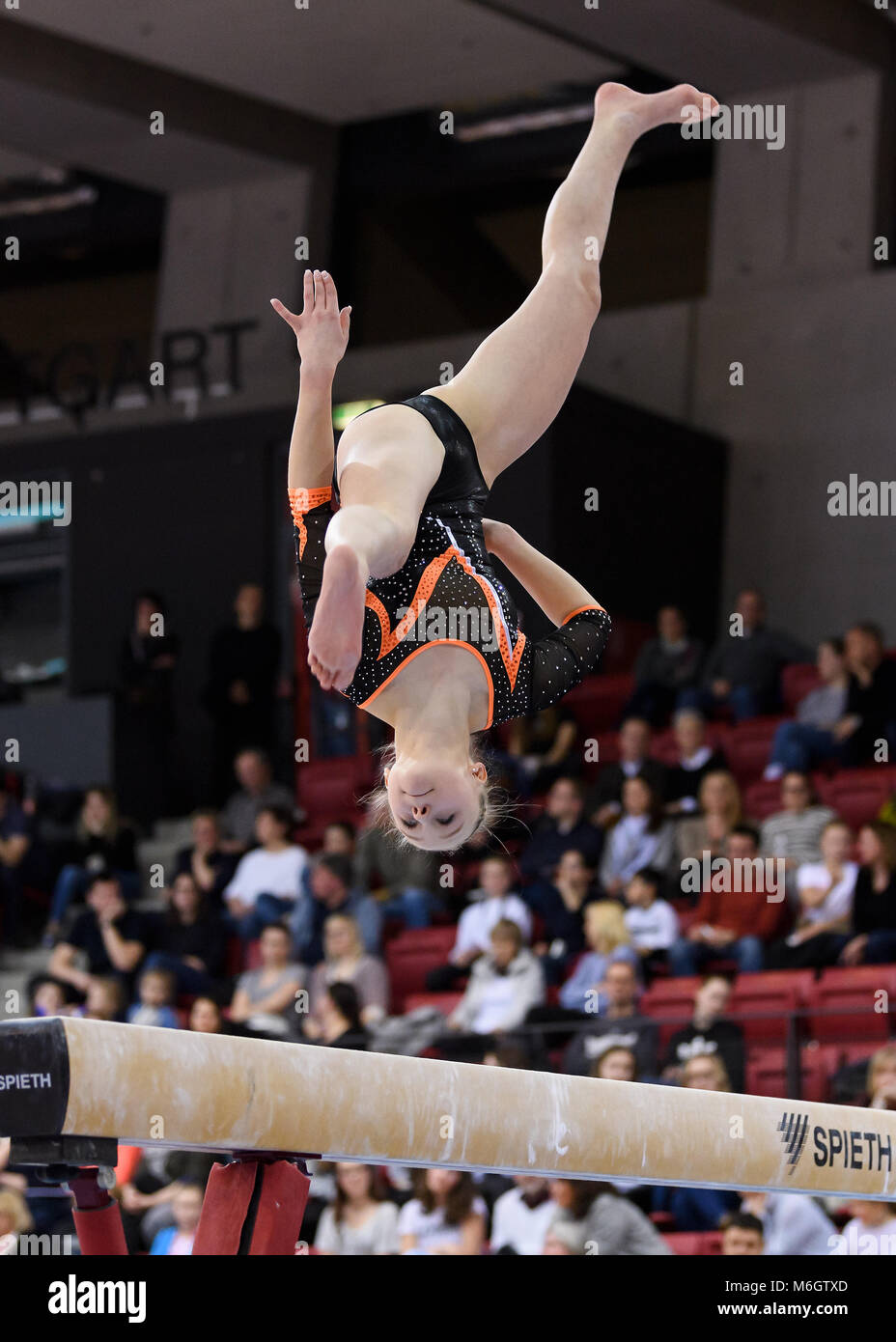 Stoccarda, Deutschland. 03 Mar, 2018. Schwebebalken: Emma Hoefele (Krk). GES/ Turnen/ Bundesliga: Saisonauftakt, 03.03.2018 -- |utilizzo del credito in tutto il mondo: dpa/Alamy Live News Foto Stock